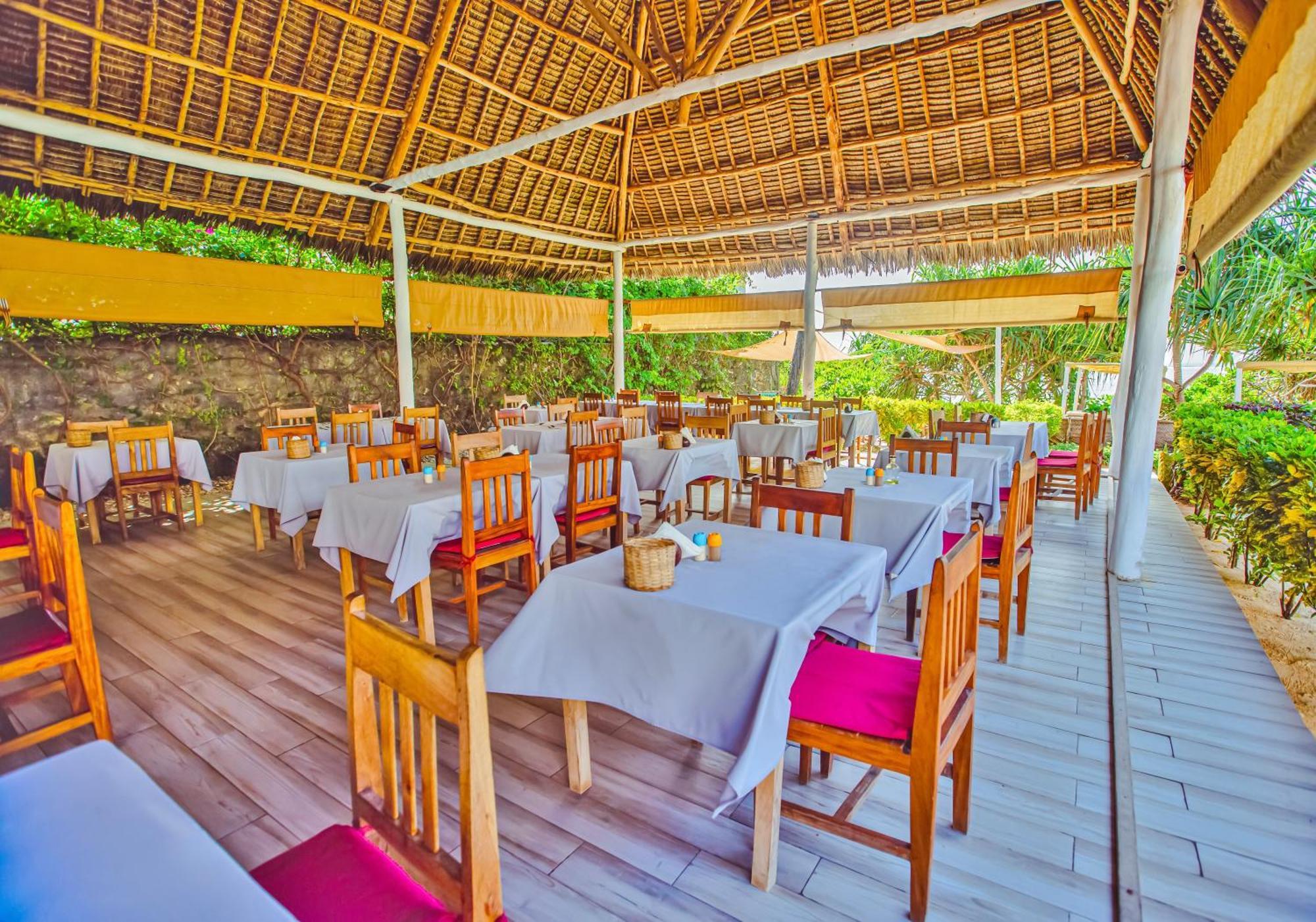 Ahg Sun Bay Mlilile Beach Hotel 马特姆维 外观 照片