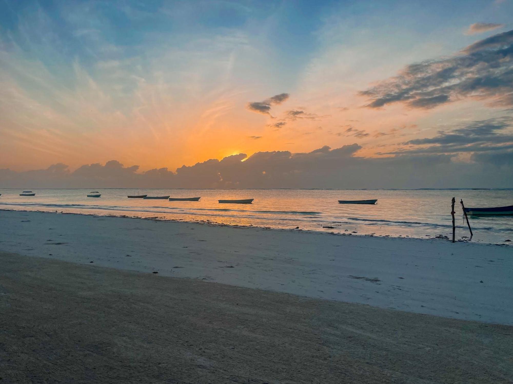 Ahg Sun Bay Mlilile Beach Hotel 马特姆维 外观 照片